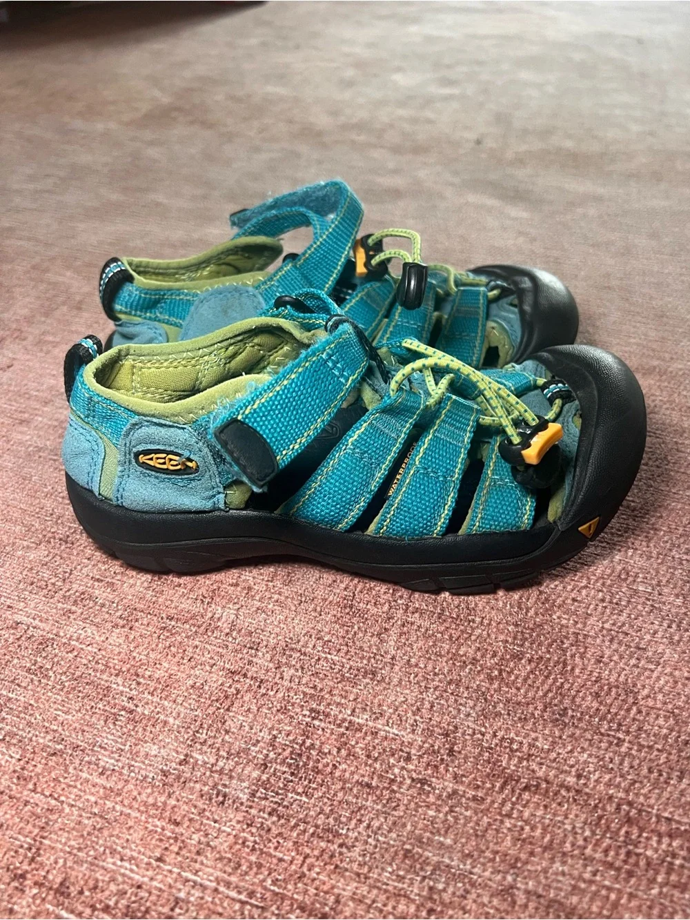 KEEN Kids size 1 Teal and Lime closed Toe water Sandal Shoes Summer